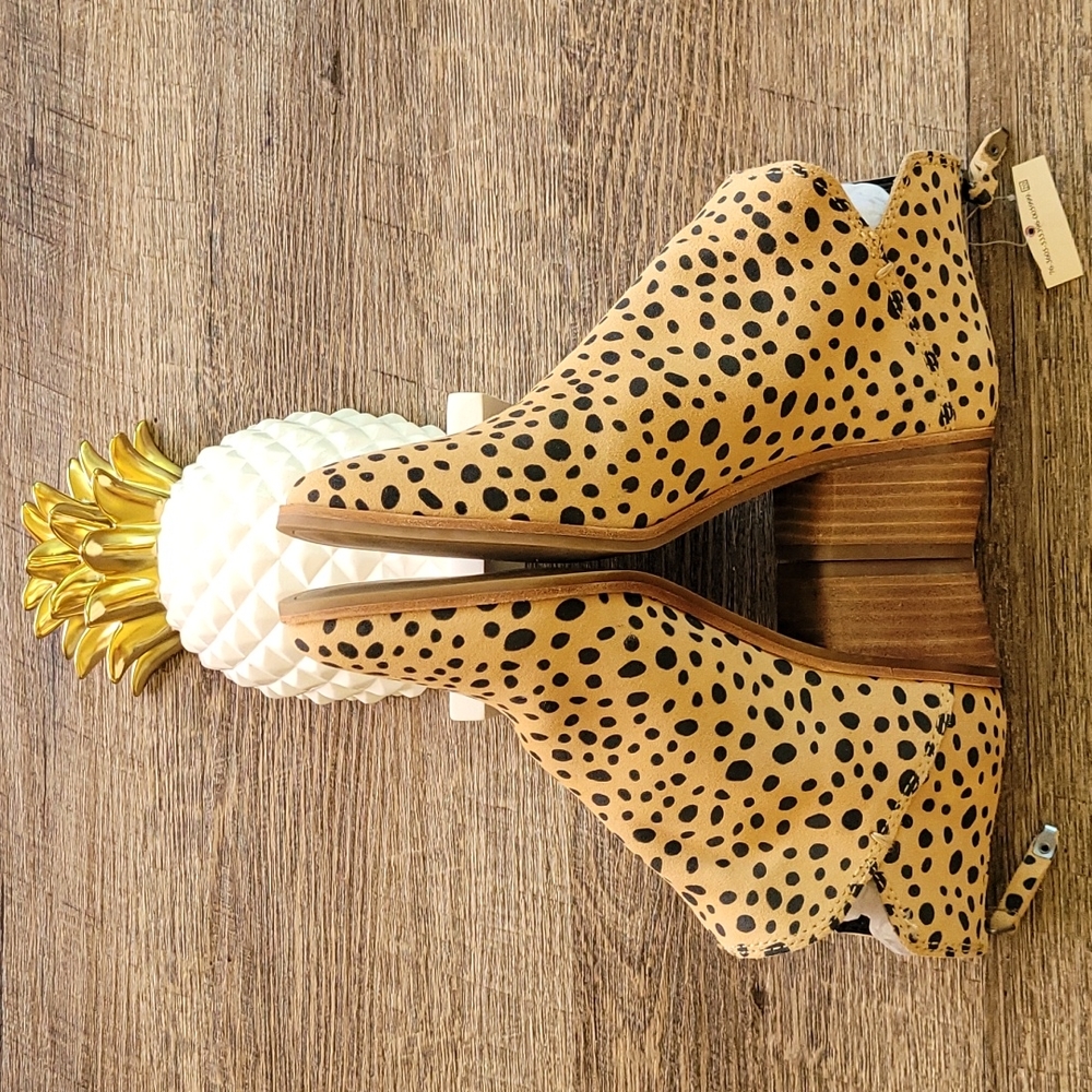 NWT! Dolce Vita Animal Print Leopard Ankle Booties - Picture 5 of 15